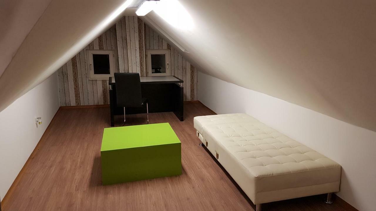 Privatunterkunft Farbgasse 13 *
